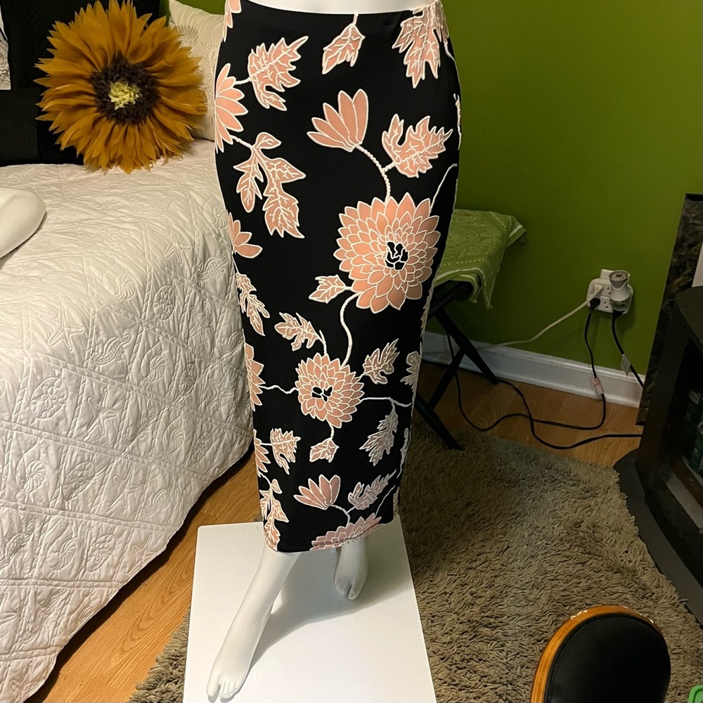NYCC midi length skirt. Black with pink flowers. Size S.